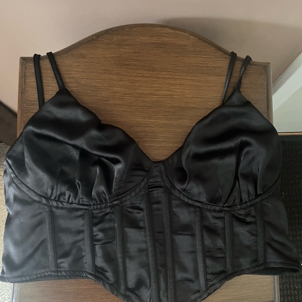 Lulu’s In the Club Black Satin Tie-Strap Cropped Corset
Top XL